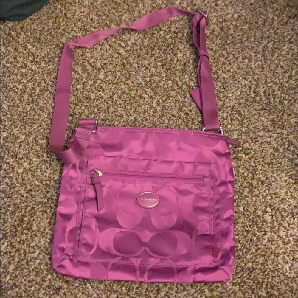 Pink Coach Crossbody Bag. Never been used.